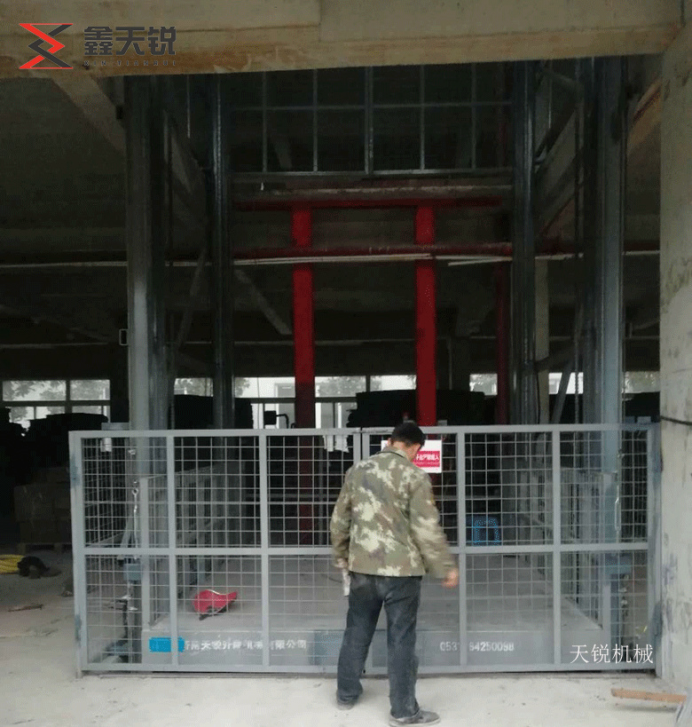 南京10吨液压货梯交付使用